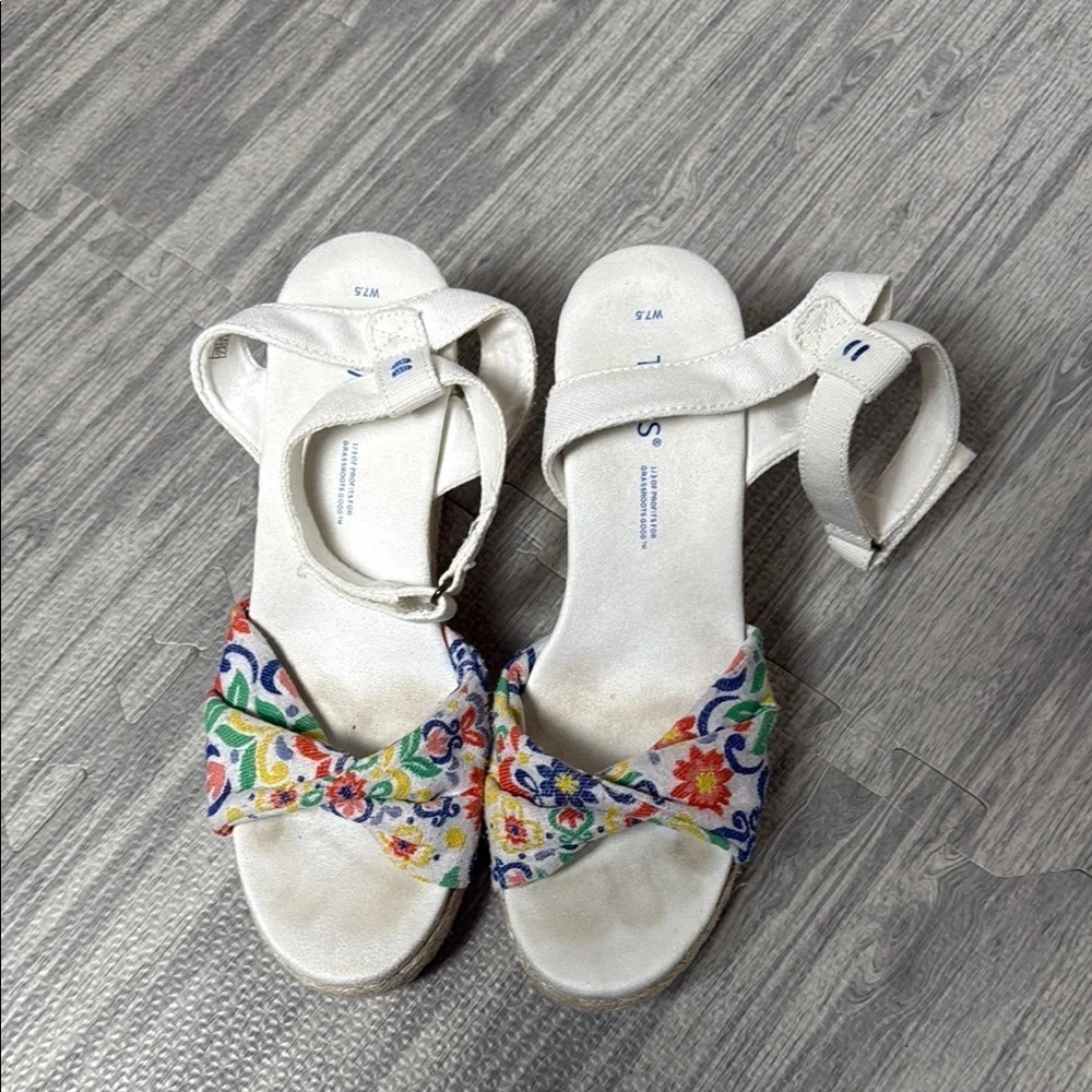 Toms adorable floral